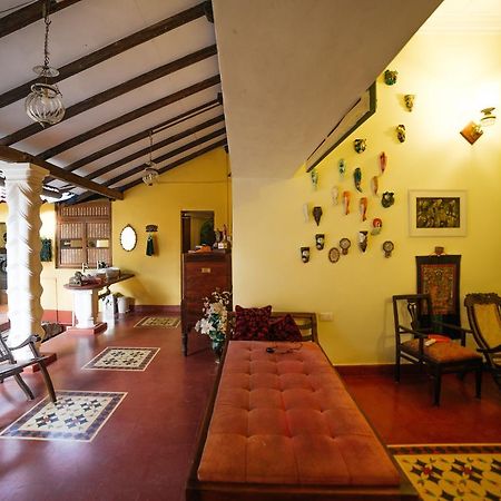 Casa Menezes - A Heritage Goan Homestay แบมโบลิม ภายนอก รูปภาพ