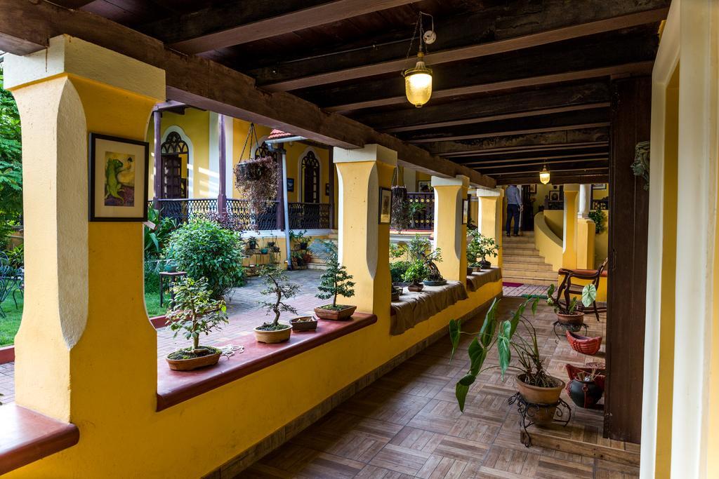 Casa Menezes - A Heritage Goan Homestay แบมโบลิม ภายนอก รูปภาพ