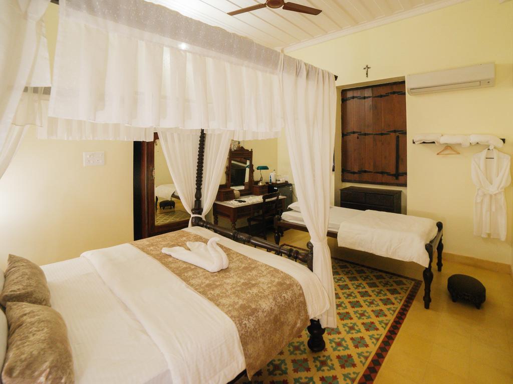 Casa Menezes - A Heritage Goan Homestay แบมโบลิม ภายนอก รูปภาพ
