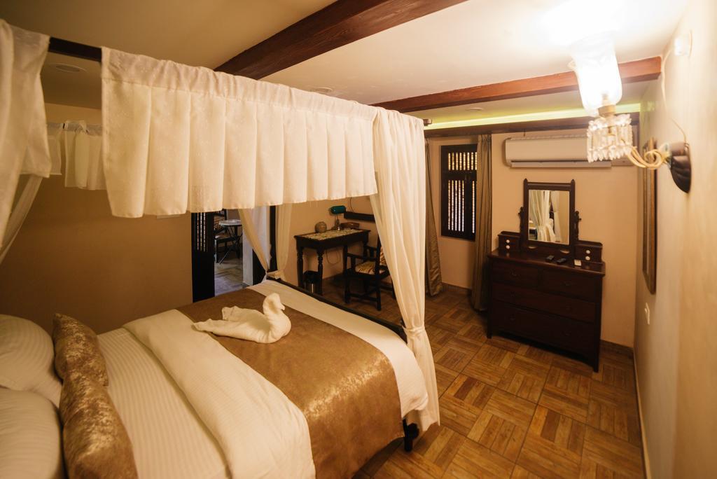 Casa Menezes - A Heritage Goan Homestay แบมโบลิม ภายนอก รูปภาพ