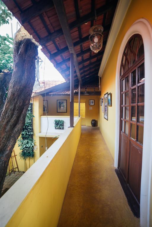 Casa Menezes - A Heritage Goan Homestay แบมโบลิม ภายนอก รูปภาพ