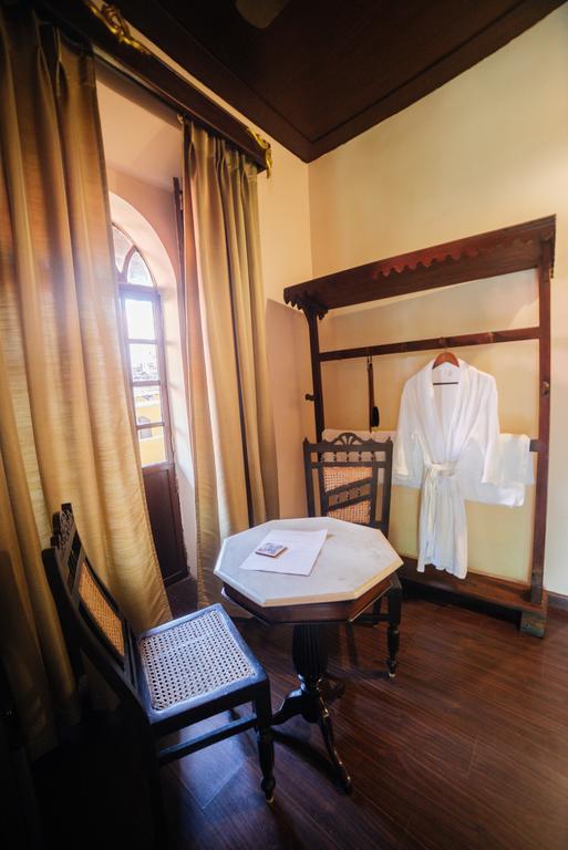 Casa Menezes - A Heritage Goan Homestay แบมโบลิม ภายนอก รูปภาพ