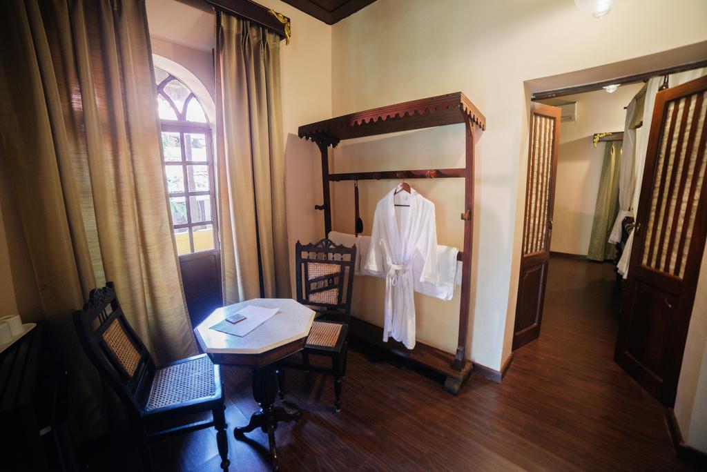 Casa Menezes - A Heritage Goan Homestay แบมโบลิม ภายนอก รูปภาพ