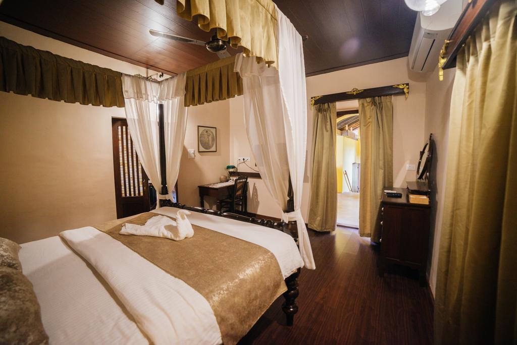 Casa Menezes - A Heritage Goan Homestay แบมโบลิม ภายนอก รูปภาพ