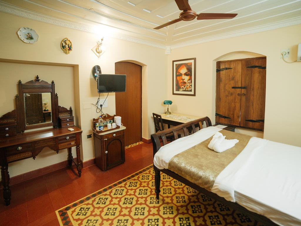 Casa Menezes - A Heritage Goan Homestay แบมโบลิม ภายนอก รูปภาพ