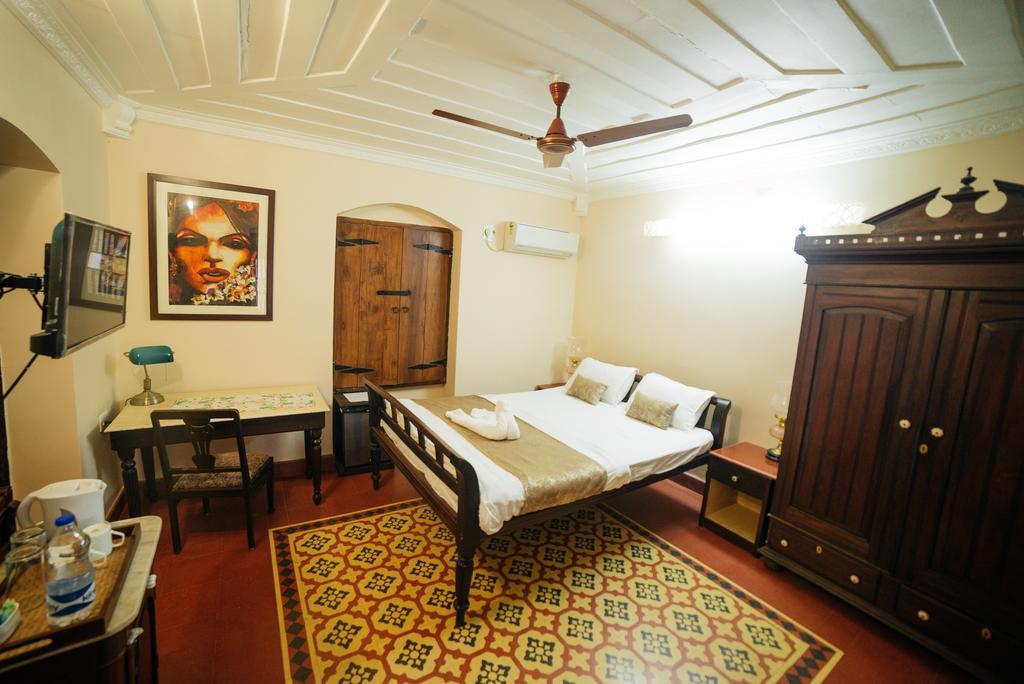 Casa Menezes - A Heritage Goan Homestay แบมโบลิม ภายนอก รูปภาพ