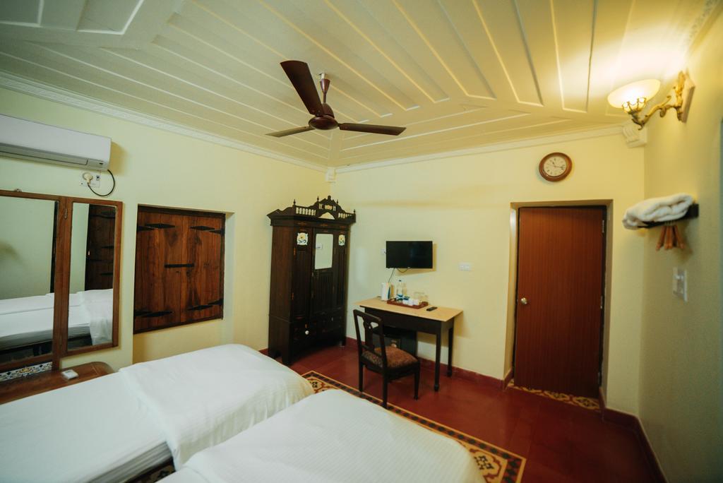 Casa Menezes - A Heritage Goan Homestay แบมโบลิม ภายนอก รูปภาพ