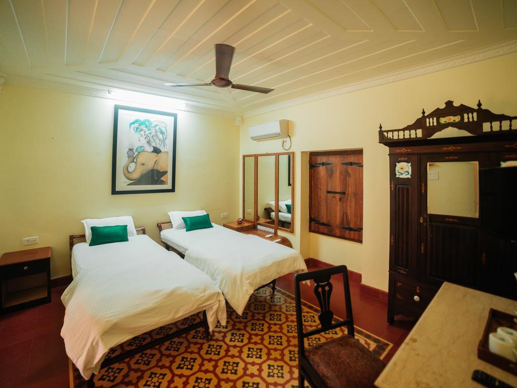 Casa Menezes - A Heritage Goan Homestay แบมโบลิม ภายนอก รูปภาพ